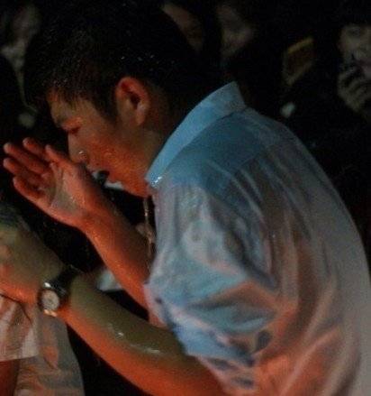 �����ߵ���Ů�����������ˮ