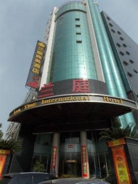 �����ͼ���ȥ��ͥ�Է�����Ů�����˺ܲ�ˬ���Ժ���Ҳ����ȥ��