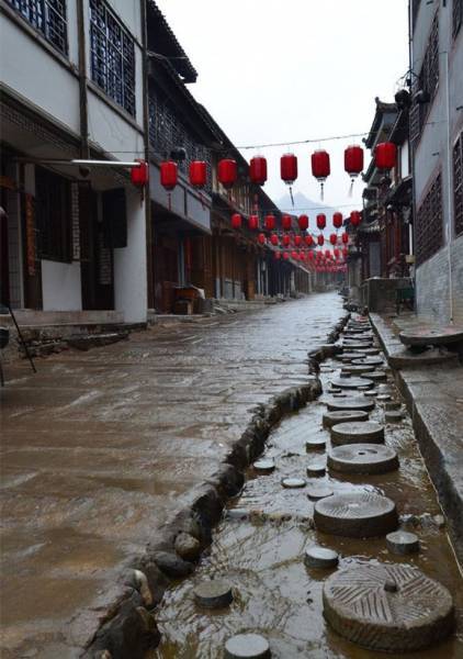 �������ӵ��Ͻ��ϣ�һ���߽���һ����Ȼ�Ļ���