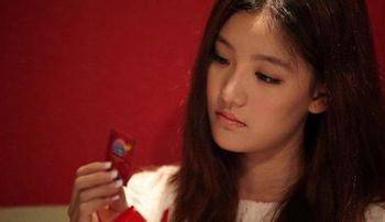 ���˽ڣ�Ů����ֻ��ĬĬ�Ĳ�����